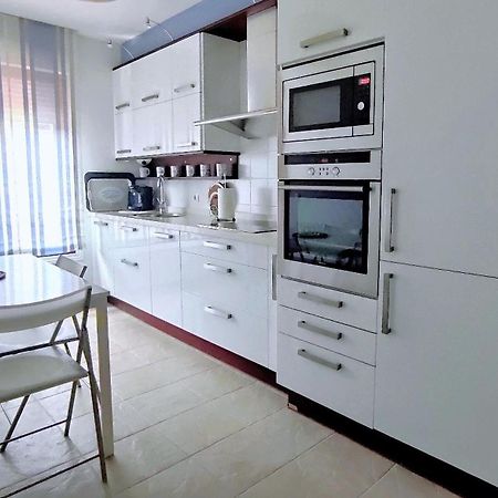 Rias Baixas En Ribeira Piso Centrico Con Parking Y Wifi Apartment Luaran gambar